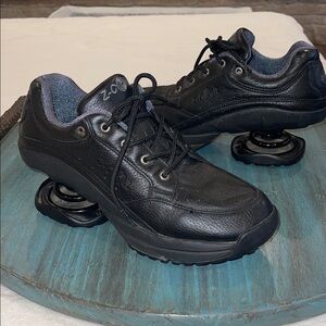 Z-Coil Men's Black Leather Athletic Shoes